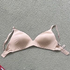 Skims wireless T shirt bra 32DD